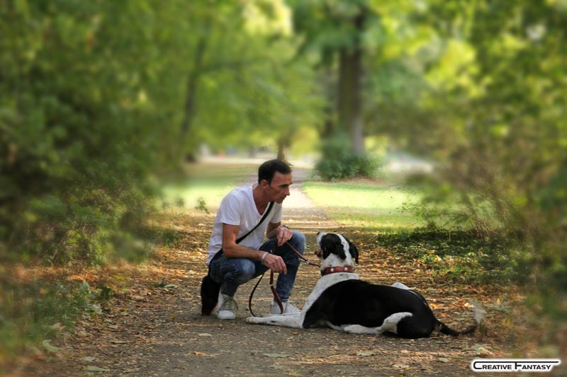 Portrait Mann mit Hund im Park Leipzig